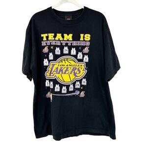 Mens Vintage Kobe Bryant Team Is Everything NBA LA Los Angeles Lakers T-Shirt XL